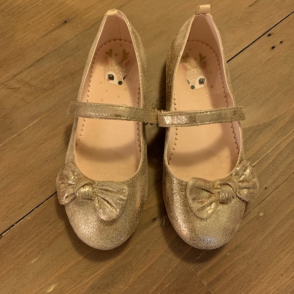 girls gold pumps